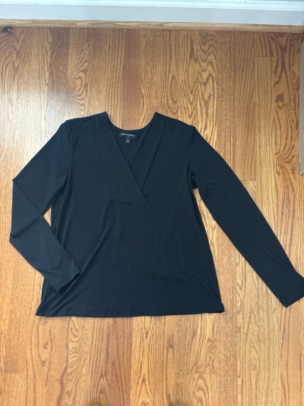 Office Banana Republic business Black Long Sleeve V-Neck Blouse Women’s Small